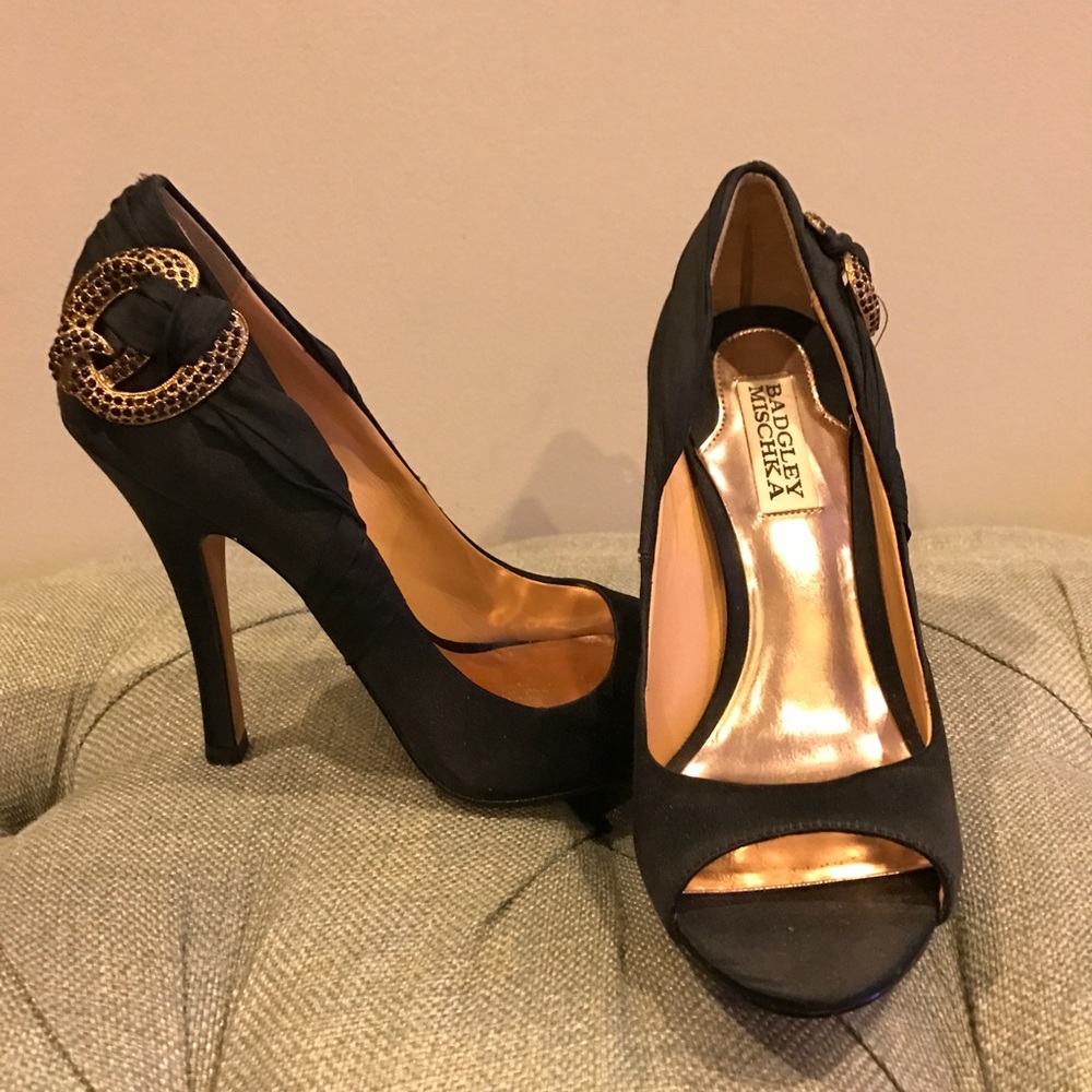 Badgley Mischka Eavan open toe pump